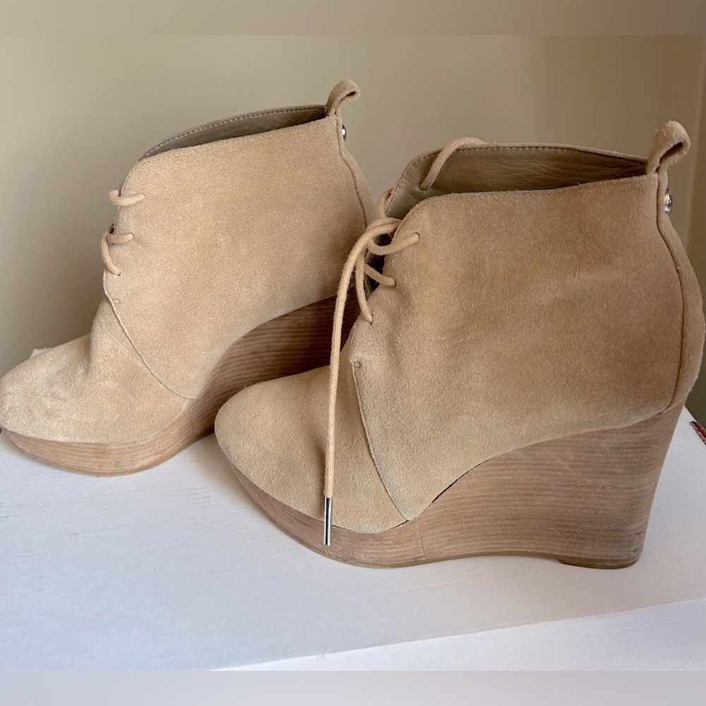 Michael Kors Tan suede Booties sz 6